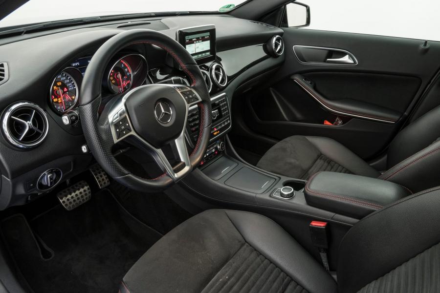 Интерьер Mercedes-Benz GLA220 CDI D3 by Brabus 2017 года  (фото 9 из 14)